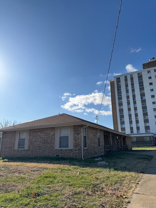 753 S Campbell Ave in Springfield, MO - Building Photo