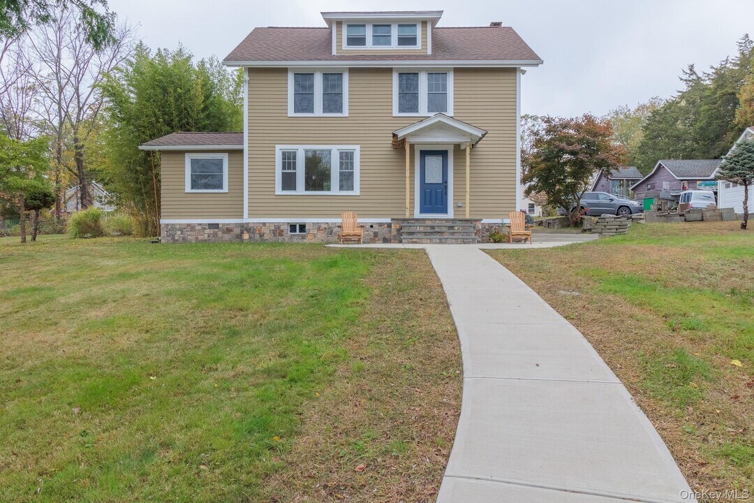 5 Circle Dr in Carmel, NY - Building Photo