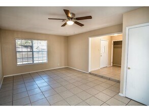 6916 Shady Grove Dr in San Antonio, TX - Building Photo - Building Photo