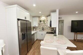 112 Salisbury E in West Palm Beach, FL - Building Photo - Building Photo