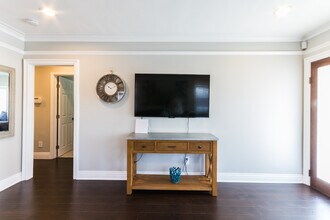 5357 Virginia Ave in Los Angeles, CA - Building Photo - Building Photo