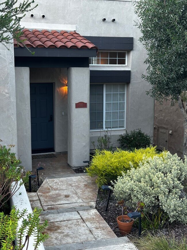 516 Stoneridge Dr in San Luis Obispo, CA - Foto de edificio - Building Photo
