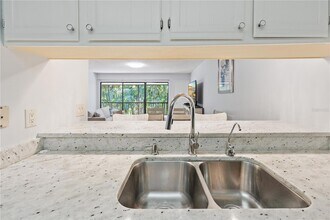 4574 Ringwood Meadow, Unit 4 in Sarasota, FL - Foto de edificio - Building Photo