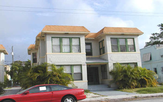 La Bella Poinciana Apartments