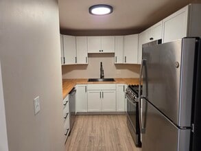 136 Mammoth Rd in Hooksett, NH - Building Photo - Building Photo