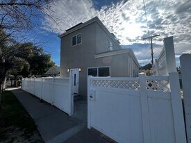 7435 Encino Ave in Los Angeles, CA - Building Photo
