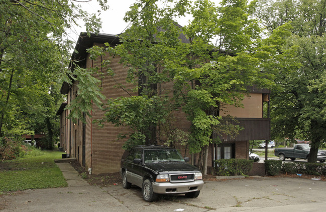 5692 E Liberty Blvd in Pittsburgh, PA - Building Photo - Building Photo