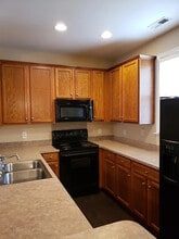 Room in Townhome on McGoogan Ln in Charlotte, NC - Building Photo - Building Photo