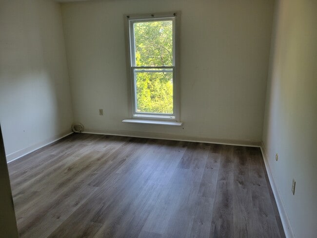 property at 3 Shadowbrook Ln