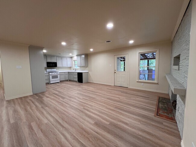 509 Davis Dr in Athens, TX - Building Photo - Building Photo