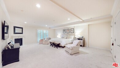 118 S Clark Dr in Los Angeles, CA - Building Photo - Building Photo