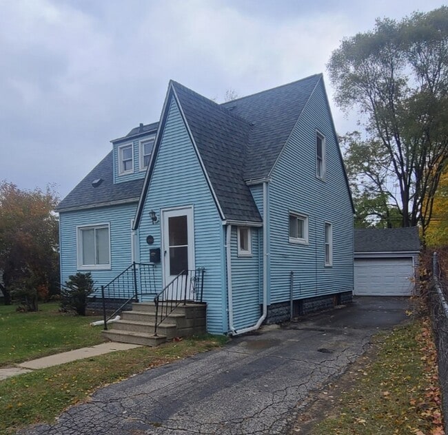 4411 Red Arrow Rd in Flint, MI - Building Photo - Building Photo