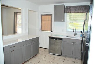 4700 Barbara Mitchell Dr in Mobile, AL - Foto de edificio - Building Photo