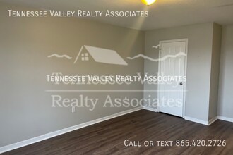 156 N Illinois Ave in Oak Ridge, TN - Building Photo - Building Photo
