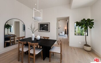 9714 Oak Pass Rd in Beverly Hills, CA - Building Photo - Building Photo