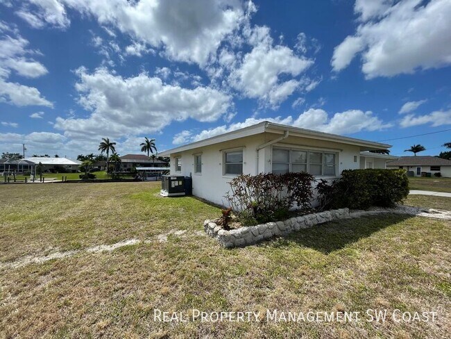 2256 SE 27th St in Cape Coral, FL - Building Photo - Building Photo