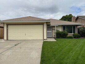 2047 Deauville Dr in Stockton, CA - Building Photo