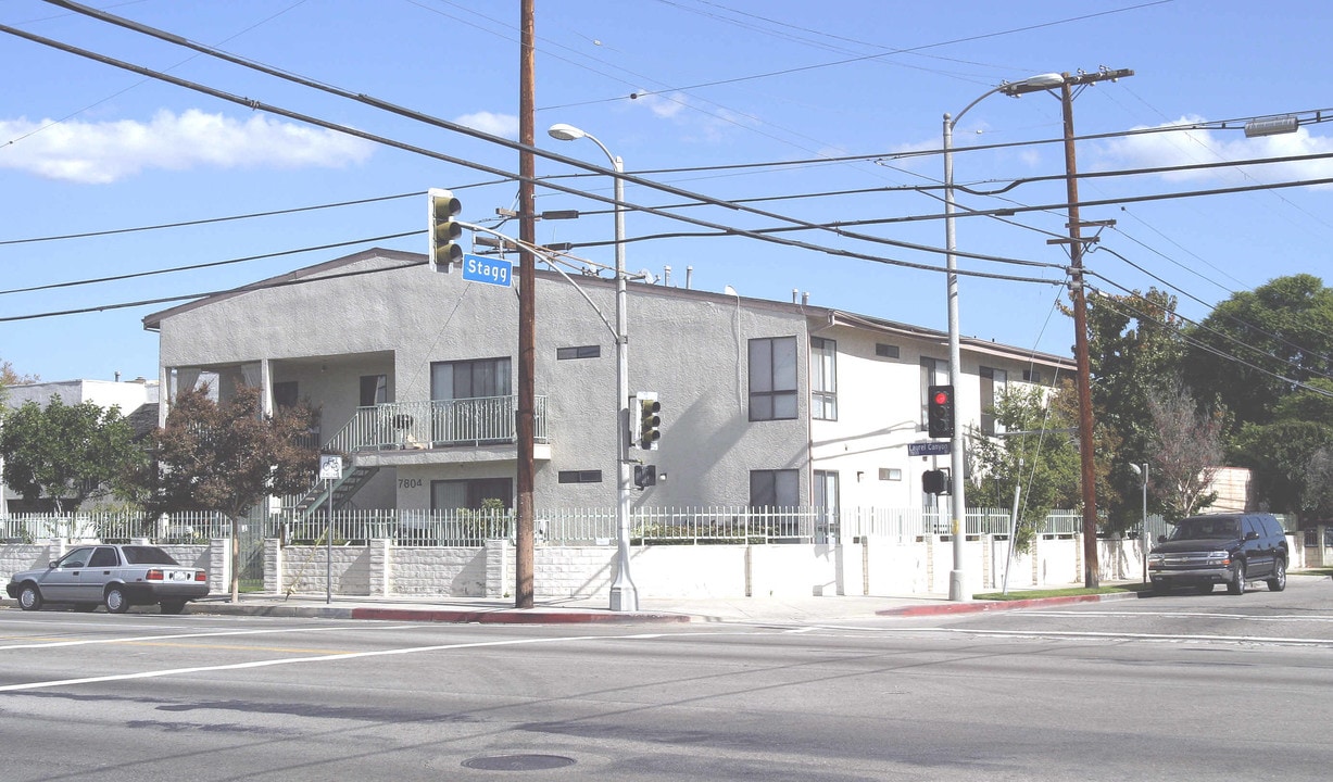 7804 Laurel Canyon Blvd in North Hollywood, CA - Building Photo