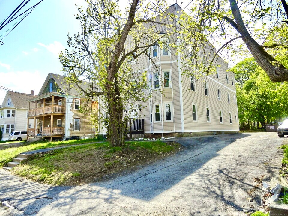 280 Park Ave-Unit -1N in Torrington, CT - Building Photo