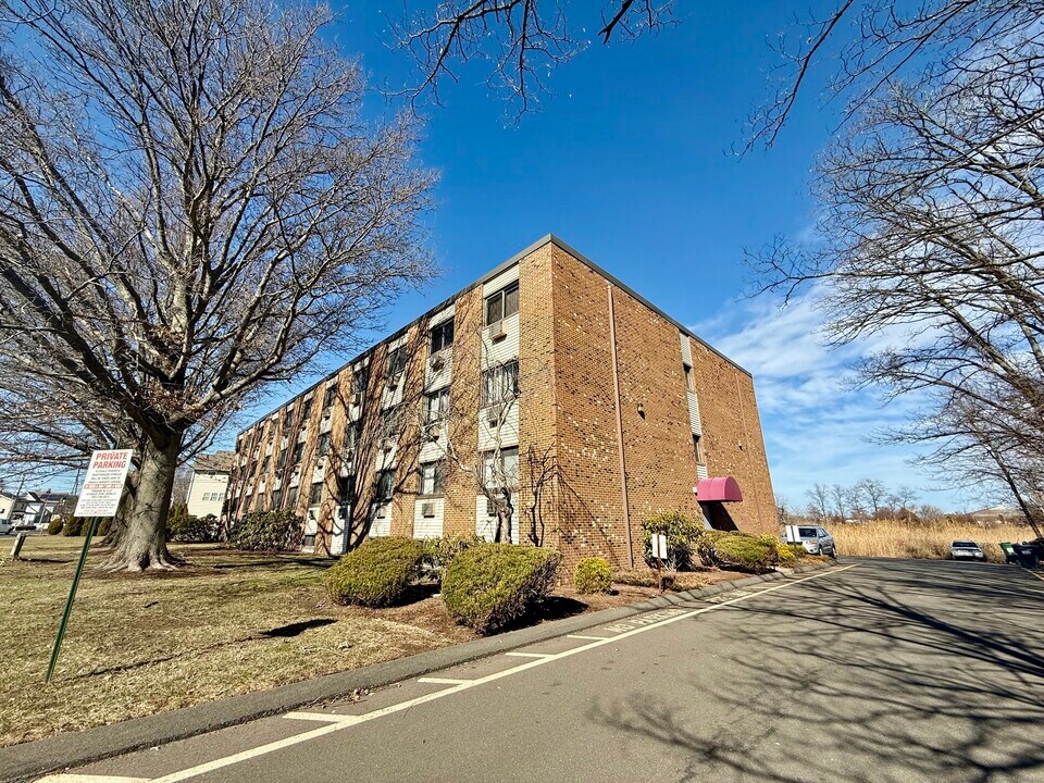 1168 Main St in Stratford, CT - Building Photo