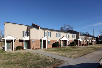 Spring Valley Apartments in High Point, NC - Building Photo - Building Photo