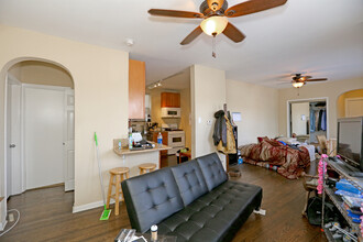 3811 N Western Ave-Unit -2R in Chicago, IL - Building Photo - Building Photo