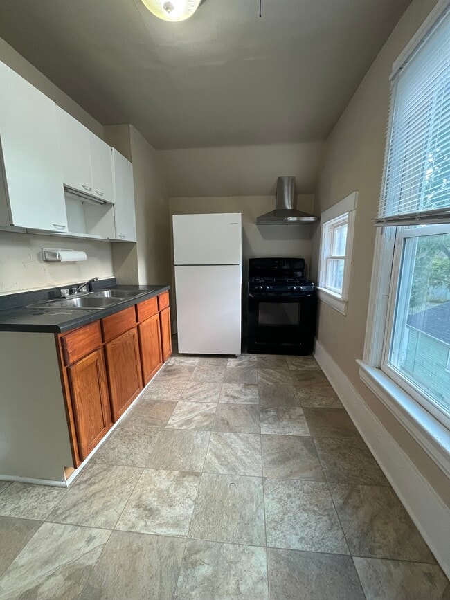 196 E 9th St in Fond du Lac, WI - Foto de edificio - Building Photo