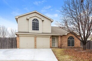 713 Gull Cir in Saginaw, TX - Building Photo