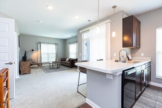 HQ Flats in Westerville, OH - Foto de edificio - Building Photo