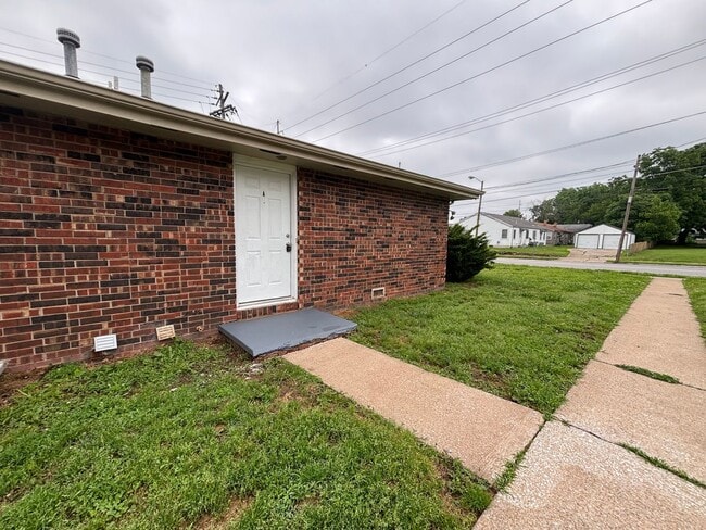 property at 803 S Jefferson Ave