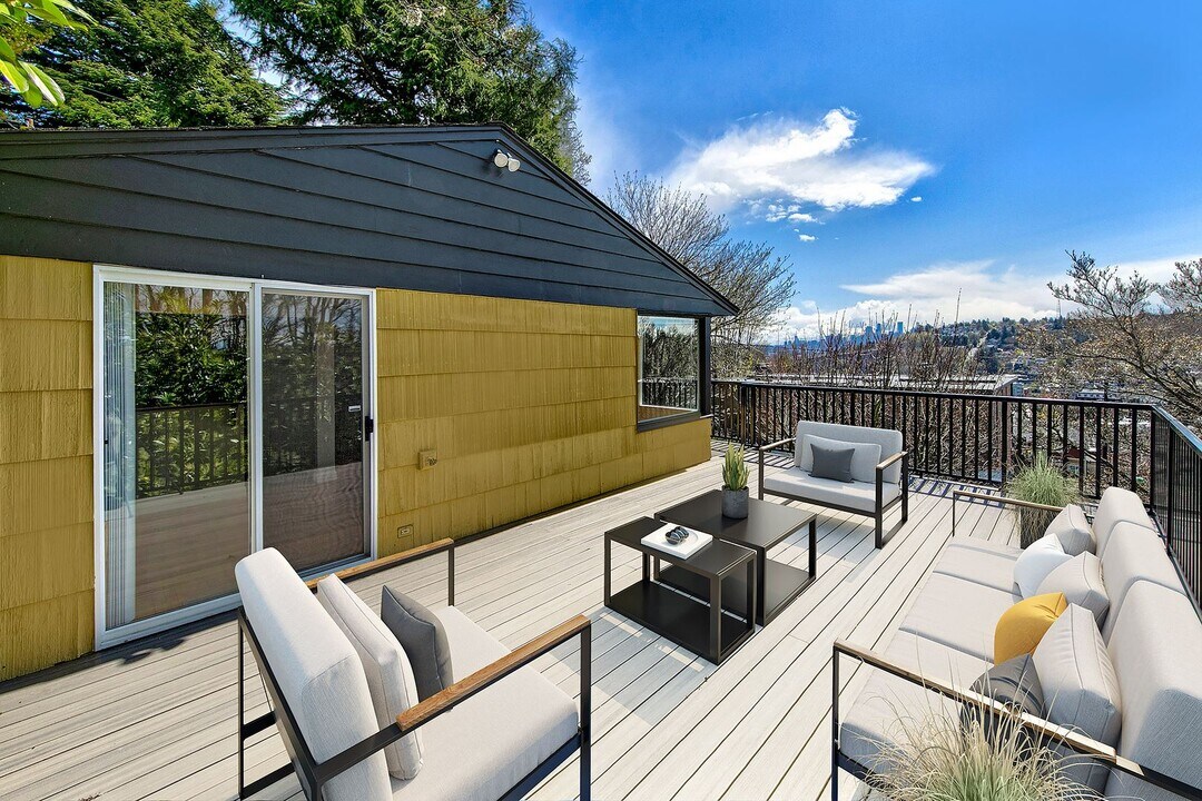 3951 Evanston Ave N in Seattle, WA - Building Photo