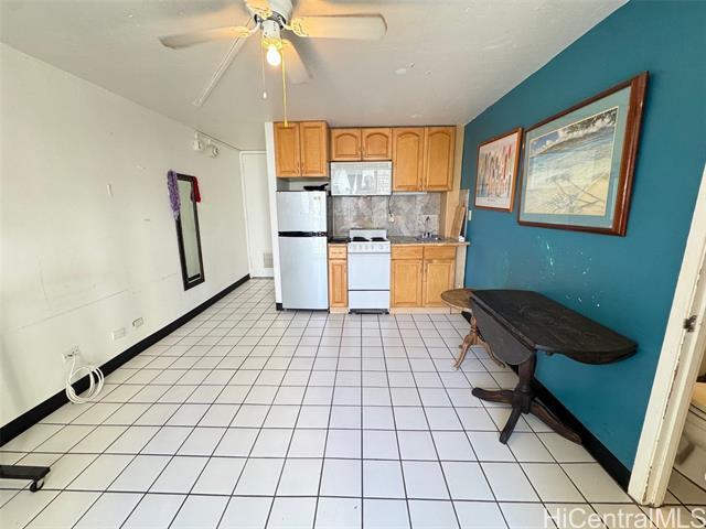 441 Lewers St in Honolulu, HI - Building Photo - Building Photo