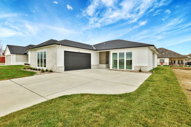 832 N Speyside Cir in Andover, KS - Building Photo - Building Photo