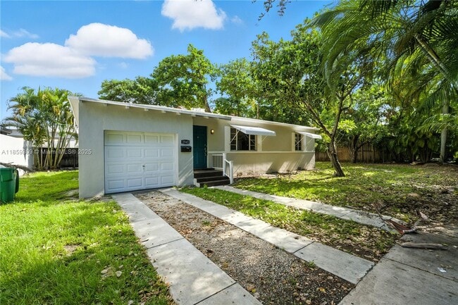 2545 SW 27th Ln in Miami, FL - Building Photo - Building Photo