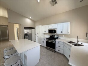517 Scenic Terra Dr in Henderson, NV - Building Photo - Building Photo