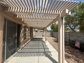 10519 Penns Creek Ct in Las Vegas, NV - Building Photo - Building Photo