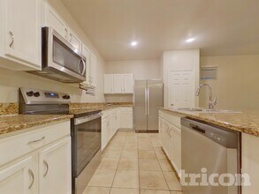 16221 W La Ventilla Way in Goodyear, AZ - Foto de edificio - Building Photo