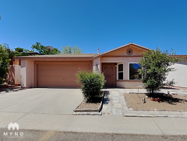 property at 4763 W Latchstring Ct