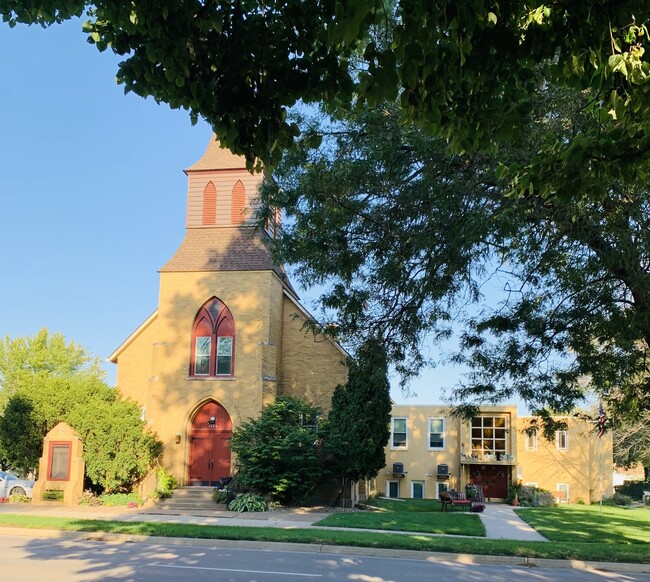 1404 Main St in Cedar Falls, IA - Building Photo - Building Photo