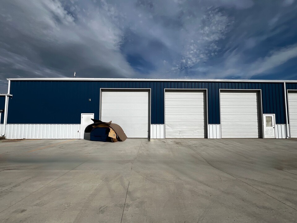 348 N 35th St in Bismarck, ND - Building Photo