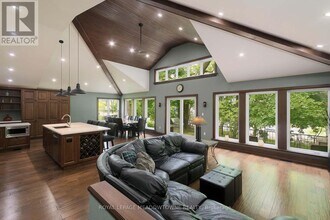 307 Queen St S in Mississauga, ON - Building Photo - Building Photo