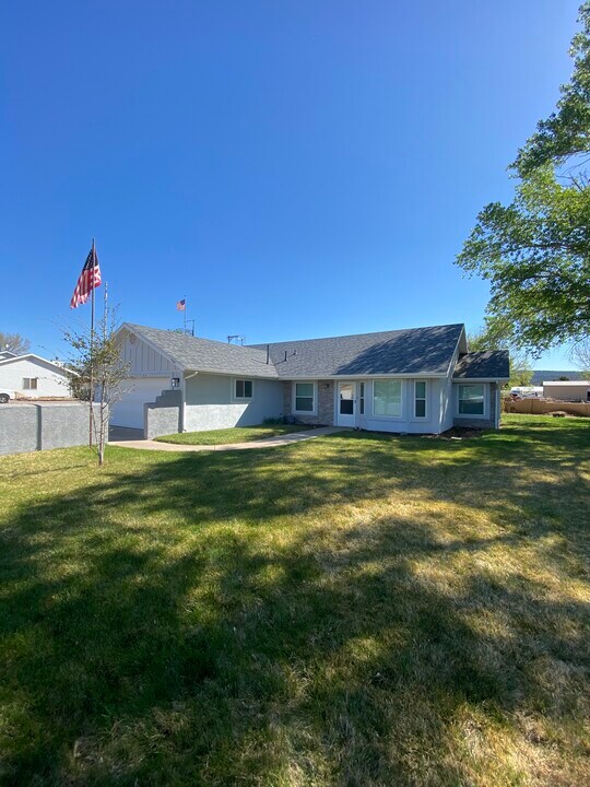 7960 N Jade Dr in Saint George, UT - Building Photo