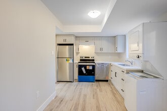 64 Collete Crescent in Barrie, ON - Building Photo - Building Photo