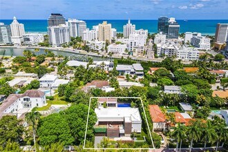 3009 Pine Tree Dr in Miami Beach, FL - Building Photo - Building Photo