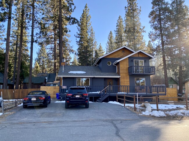 42621 Falcon Ave in Big Bear Lake, CA - Building Photo - Building Photo