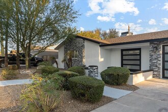 8525 E Clarendon Ave in Scottsdale, AZ - Building Photo - Building Photo