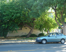 555-559 E Maude Ave Apartments