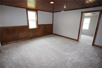305 Chestnut St in Jeannette, PA - Building Photo - Building Photo
