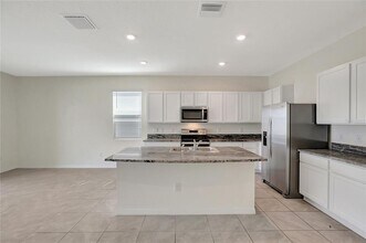 9279 Rock Harbour Wy in Tampa, FL - Building Photo - Building Photo