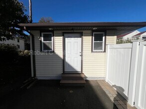 19 Pulaski St in New Britain, CT - Building Photo - Building Photo